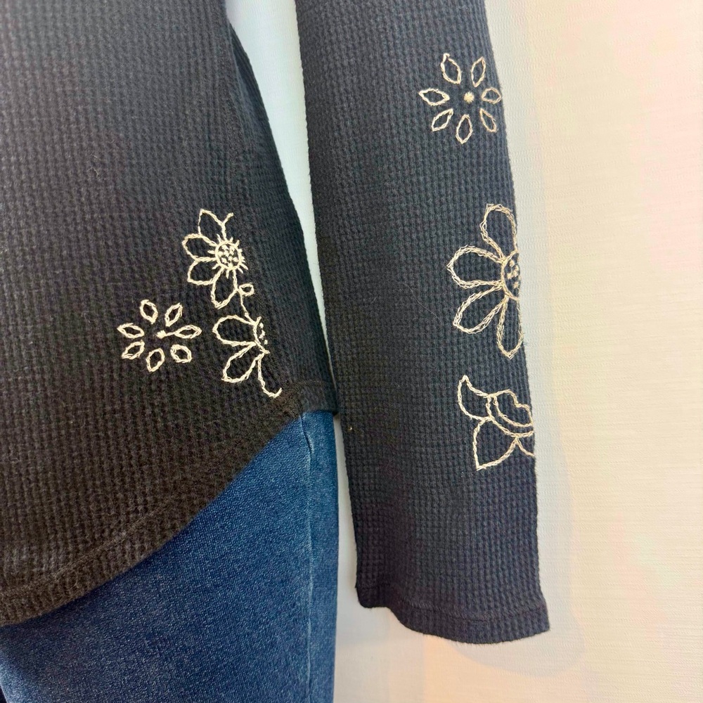 Lucky Brand Black Top with Cream Bird Design - Picture 5 of 16